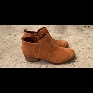 Toms Carmel suede booties